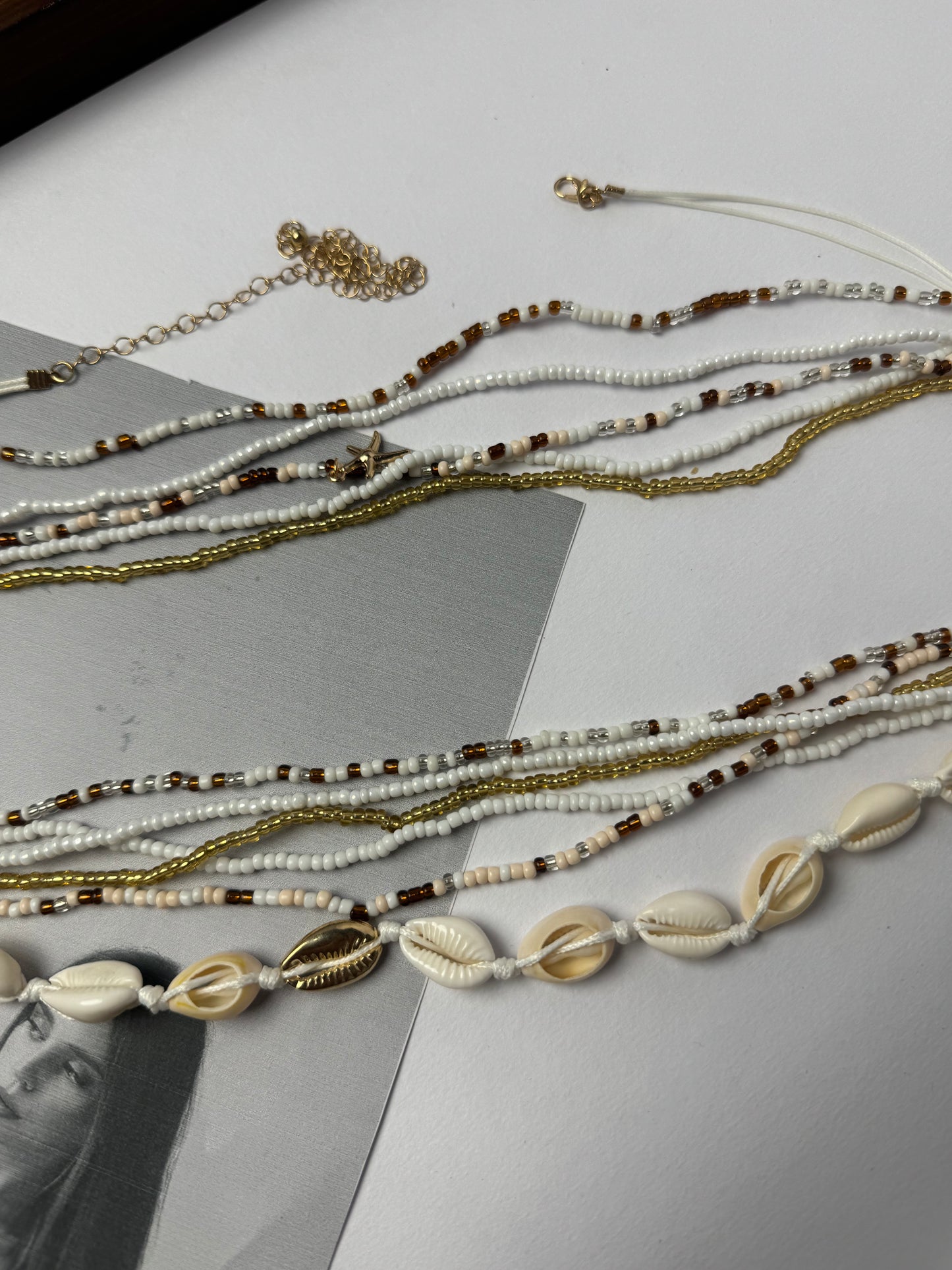 Multi-layered shell beaded wasit chain Sheessence