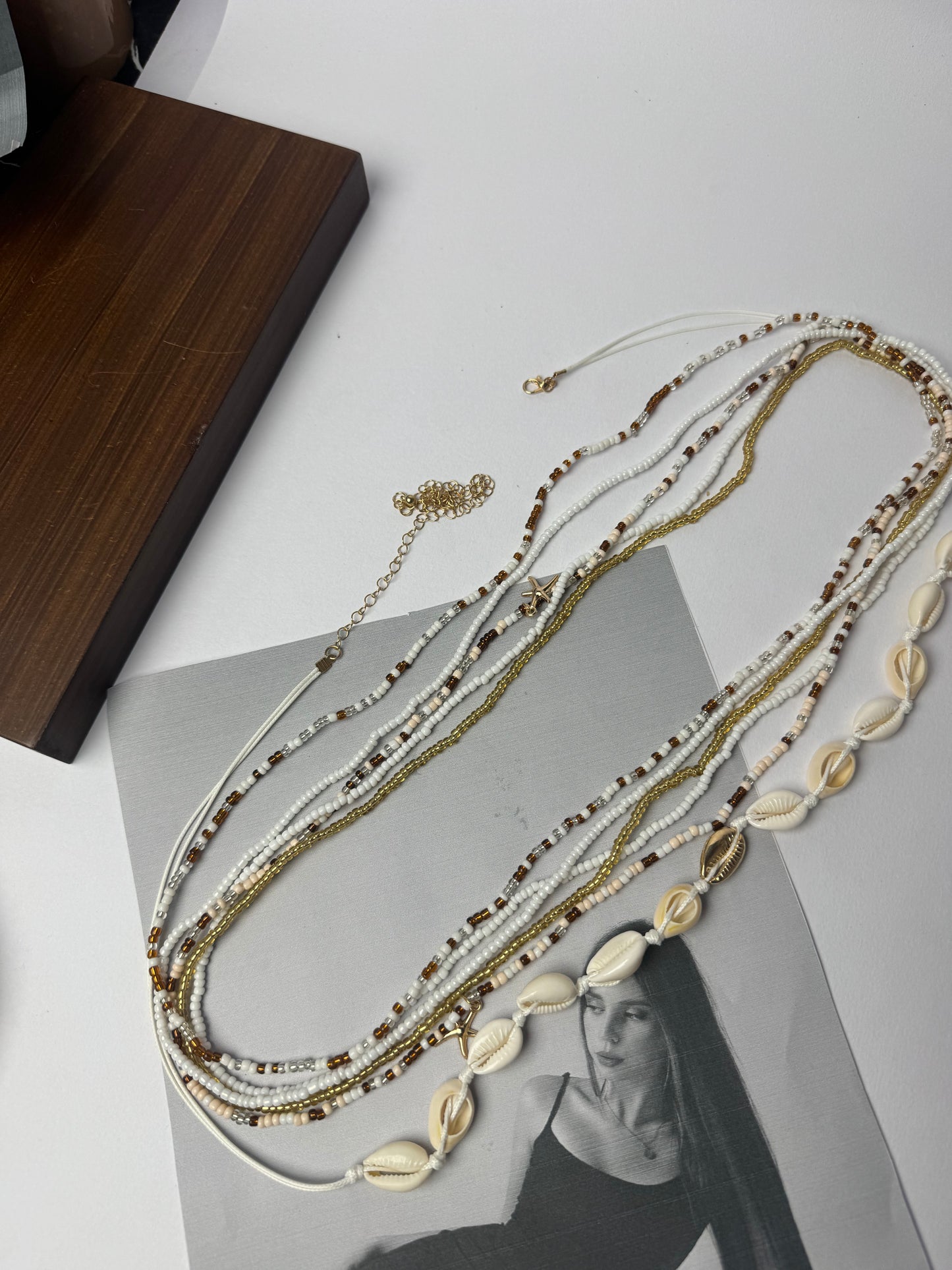 Multi-layered shell beaded  wasit chain Sheessence