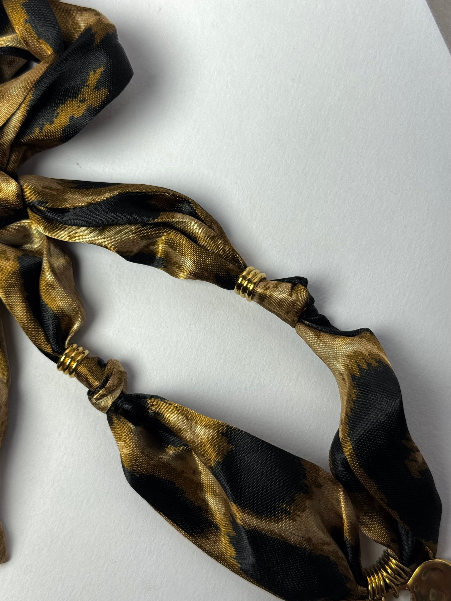 Scarf necklace with 18k gold plated golden heart - Sheessence