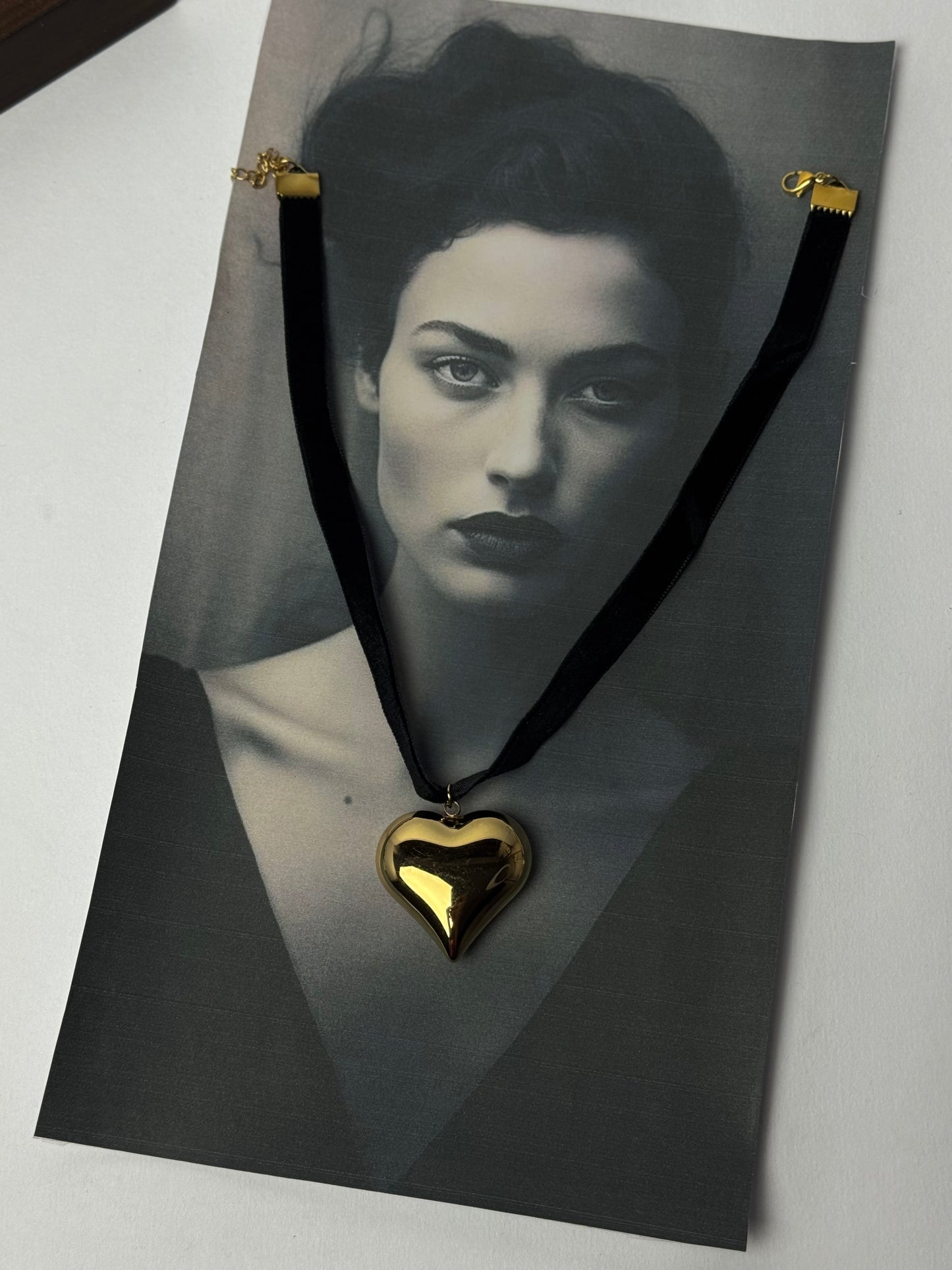 VELVET Heart pendant choker - Sheessence