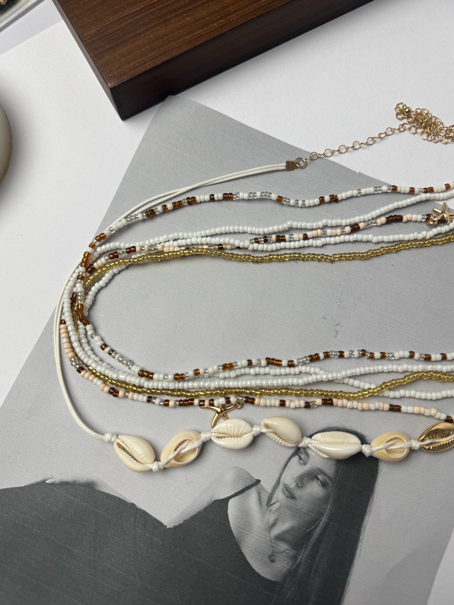 Multi-layered shell beaded  wasit chain Sheessence