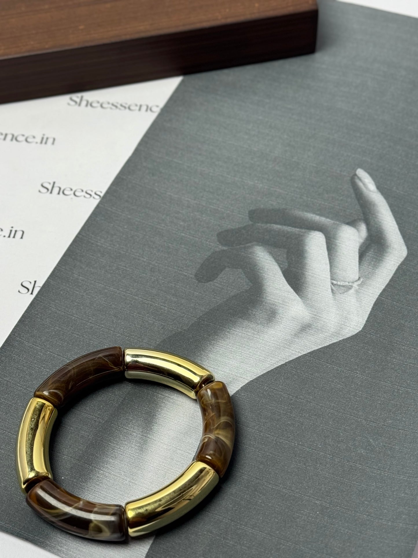 Minimal resin gold steel braclet by Scheessence