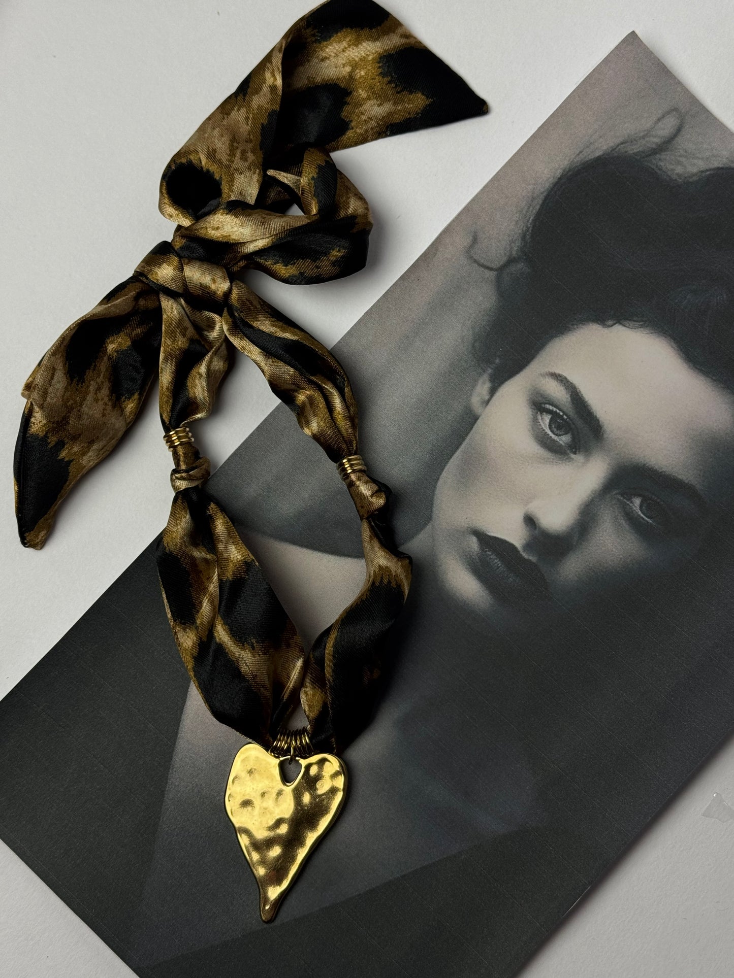 Scarf necklace with 18k gold plated golden heart - Sheessence